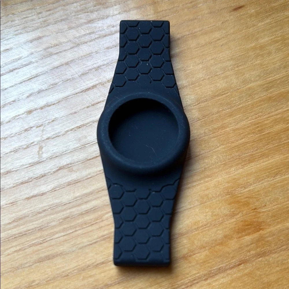🎁 free with any purchase! Black Silicone Wearable AirPod holder NWOT